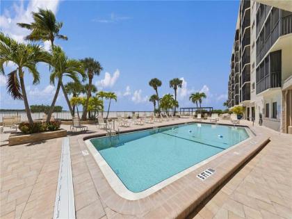 Carlos Pointe 113 2 Bedrooms Gulf Front Elevator Sleeps 6 Heated Pool Fort myers Beach Florida